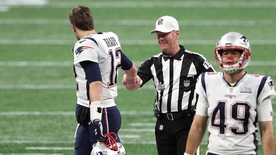 Brady fist-bumps referee before Super Bowl LIII, internet explodes