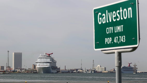 City of Galveston closes bars, limits restaurant service