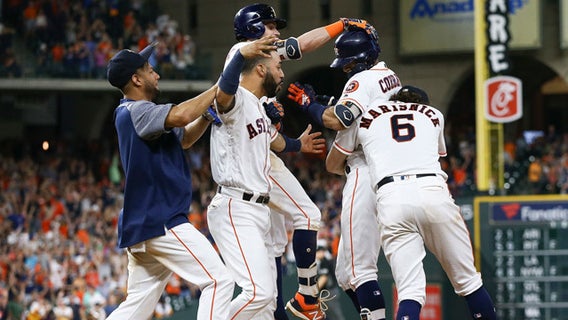 Astros beat Royals 4-3 in 12th inning