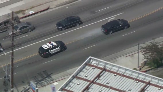 High-speed pursuit of armed carjacking suspect in San Fernando Valley