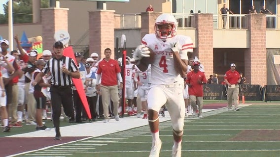 King for a day: D'Eriq King makes school history; UH rolls