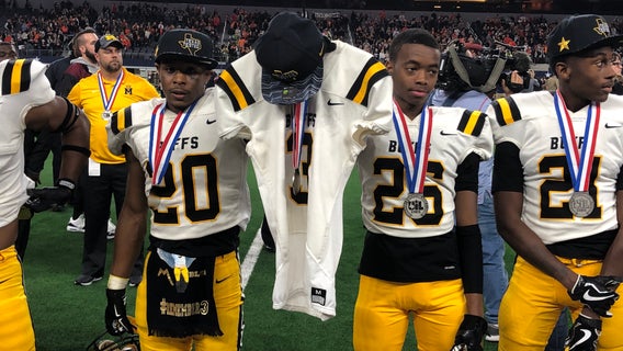 For Drew: Marshall players honor fallen teammate