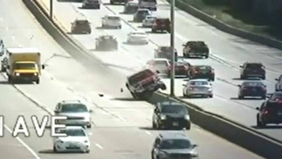 Suspected drunk driver smashes light poles on Wisconsin highway