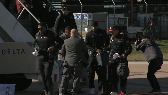 Falcons arrive in Houston for Super Bowl