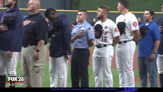 Astros honor heroes of Harvey at First Responders Night