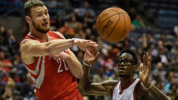 Donatas Motiejunas signs offer sheet with Nets