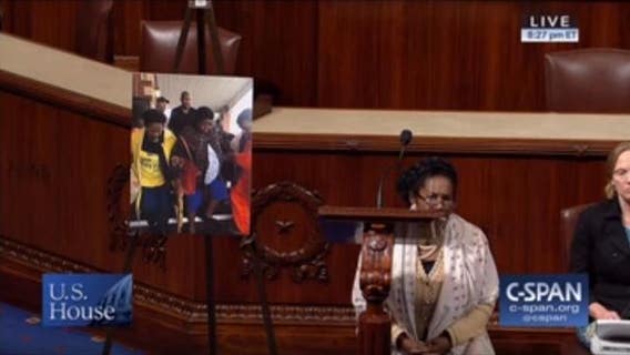 Congresswoman kneels on House floor