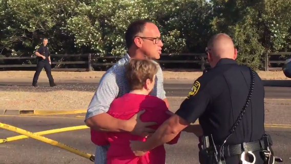 VIDEO: Diamondbacks legend Luis Gonzalez helps save woman from fiery crash