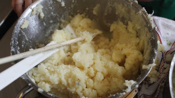 Mysterious bowls of mashed potatoes confuse Mississippians