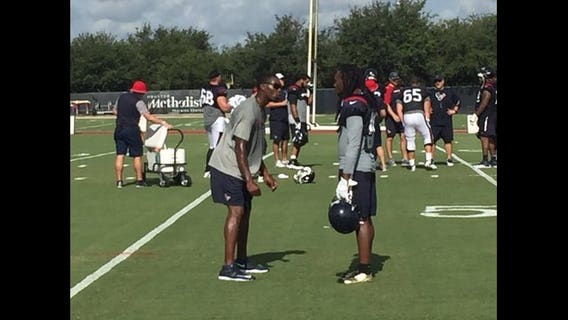 Randy Moss works with Texans receivers