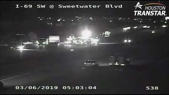 Southwest Freeway NB shutdown in Sugar Land after crash