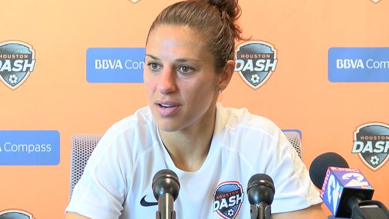 Carli Lloyd signs with champion team Manchester City