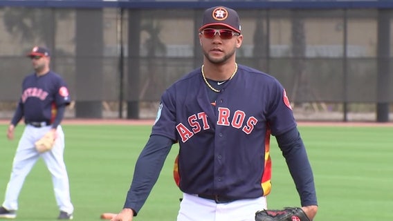 Yuli Gurriel undergoes hand surgery
