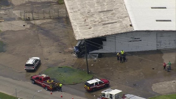 Driver injured after truck crashes into Baytown building
