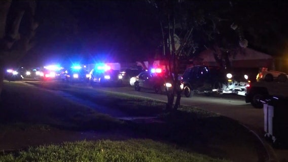 Apparent bags of drugs thrown out window during vehicle chase