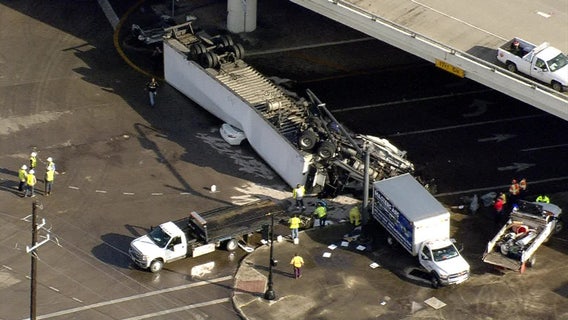 Big rig falls off overpass on Hwy 59 in Sugar Land