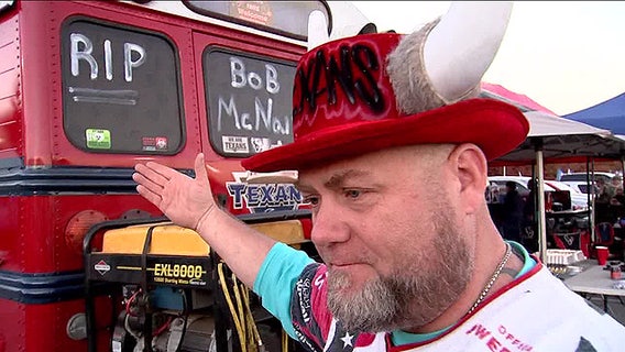 Texans, Titans, Oilers fans honor Bob McNair