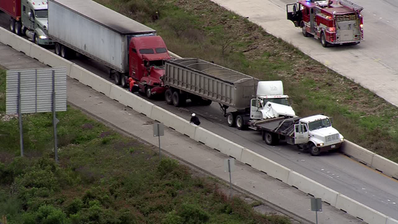 3 18-wheelers involved in crash in Fort Bend County