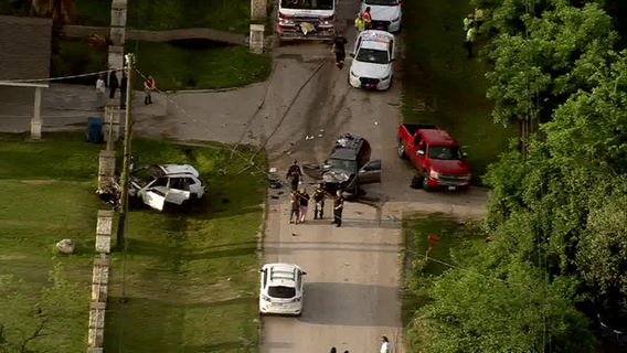 3 children, 2 adults hurt in crash in north Harris County