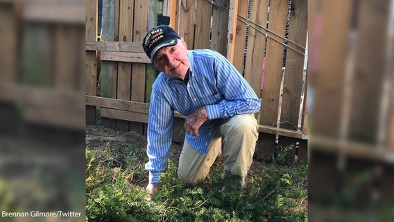 World War II veteran joins #TakeAKnee movement