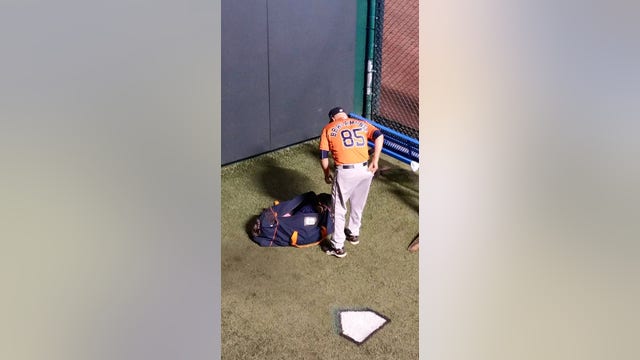 Astros bullpen catcher seen in classy gesture following loss to Royals