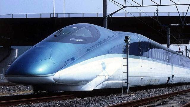 Instagram couple slammed for 'dangerous' photo shoot outside moving train