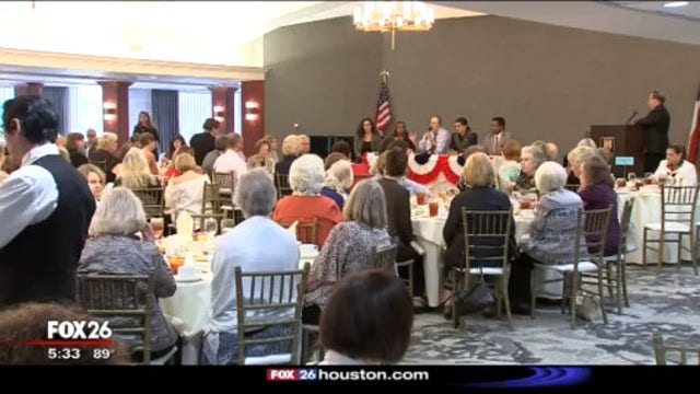 Houstonians wade through crowded field of mayoral candidates