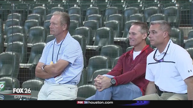 Biggio, Brett have friendly wager on ALDS