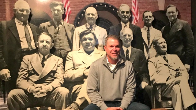 Chipper Jones tours Hall of Fame ahead of July induction