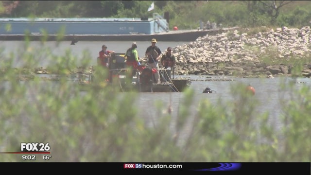Divers inspecting toxic waste dump for EPA, residents fear leaks