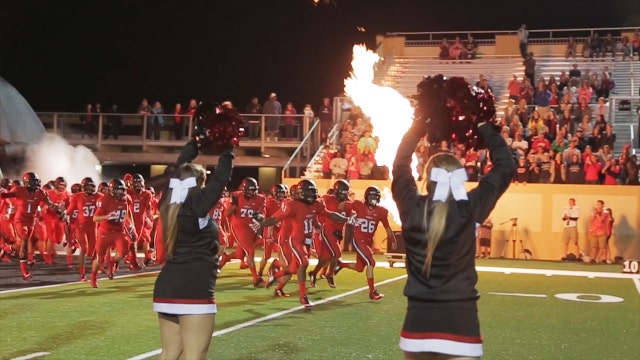 Los Angeles Rams make history with male cheerleaders