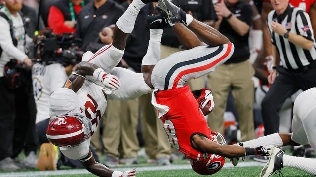 Hurts rallies No. 1 Alabama to 35-28 win over No. 4 Georgia