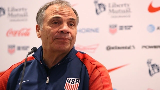 Arena quits after US World Cup failure, Gulati stays for now