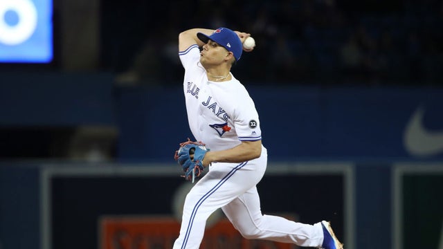 Houston Astros acquire right-handed pitcher Roberto Osuna from Toronto