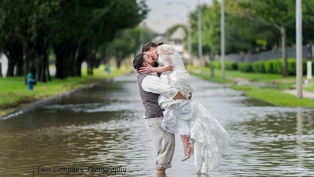 PHOTO: Newlyweds pose in flooded street after Harvey forces wedding changes