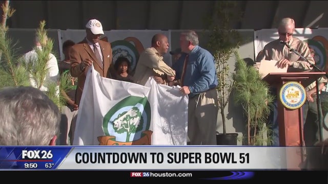 Houston mayor Sylvester Turner excited for Super Bowl LI, UH