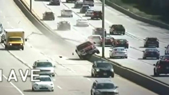 Suspected drunk driver smashes light poles on Wisconsin highway