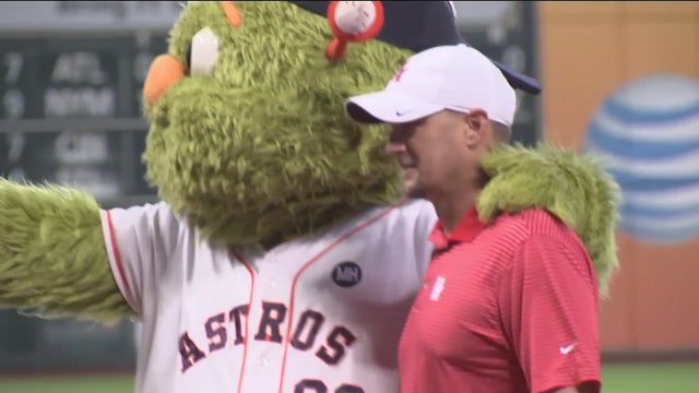 Herman throws out ceremonial 1st pitch