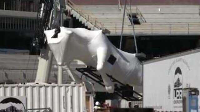 Iconic symbol moved to new home at Sun Trust Park