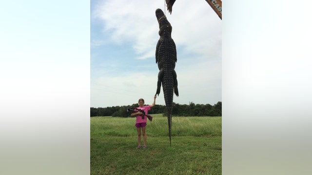 10-year-old girl nabs 13-foot alligator in Texas