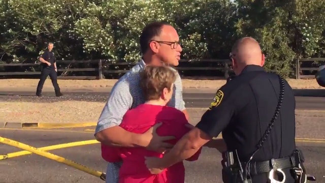 VIDEO: Diamondbacks legend Luis Gonzalez helps save woman from fiery crash