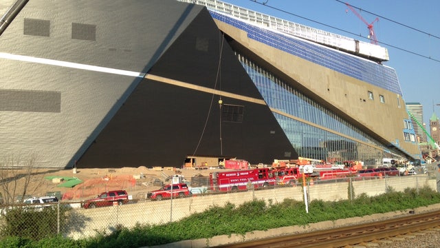 1 worker dead, 1 seriously injured in roof fall at new Vikings stadium