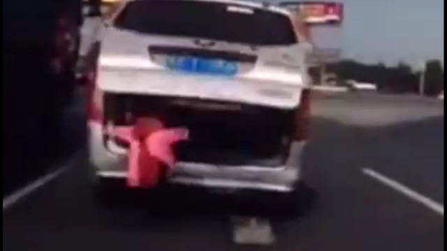 Dashcam catches toddler falling out of car
