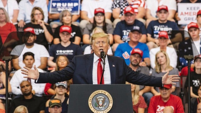 At rally, Trump laces into Democrats but avoids race