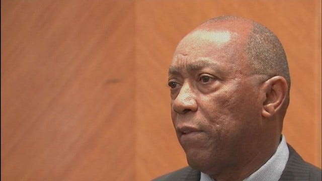 Houston mayor and prominent pastor accuse each other of lying