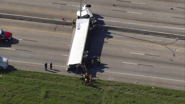 Baytown accident blocks all eastbound East Freeway lanes