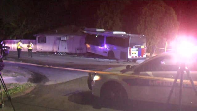 METRO bus crashes into southeast Houston home