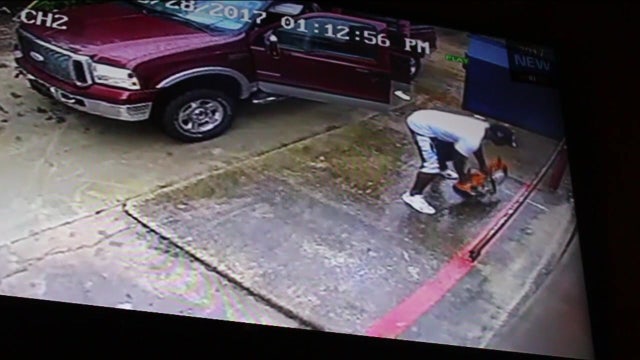 Looters seen on video burglarizing hair extensions store