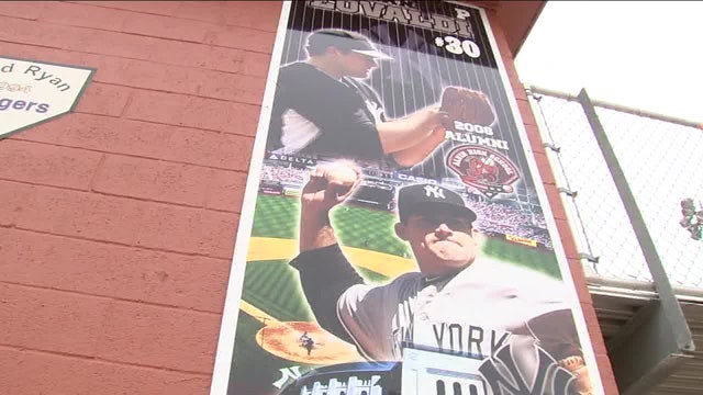 Divided loyalties at Alvin High School for Astros, Red Sox pitcher