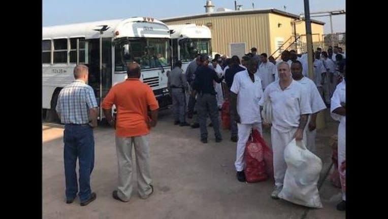 0951af1b-Evacuated Houston jail inmates returning to local prisons.jpg